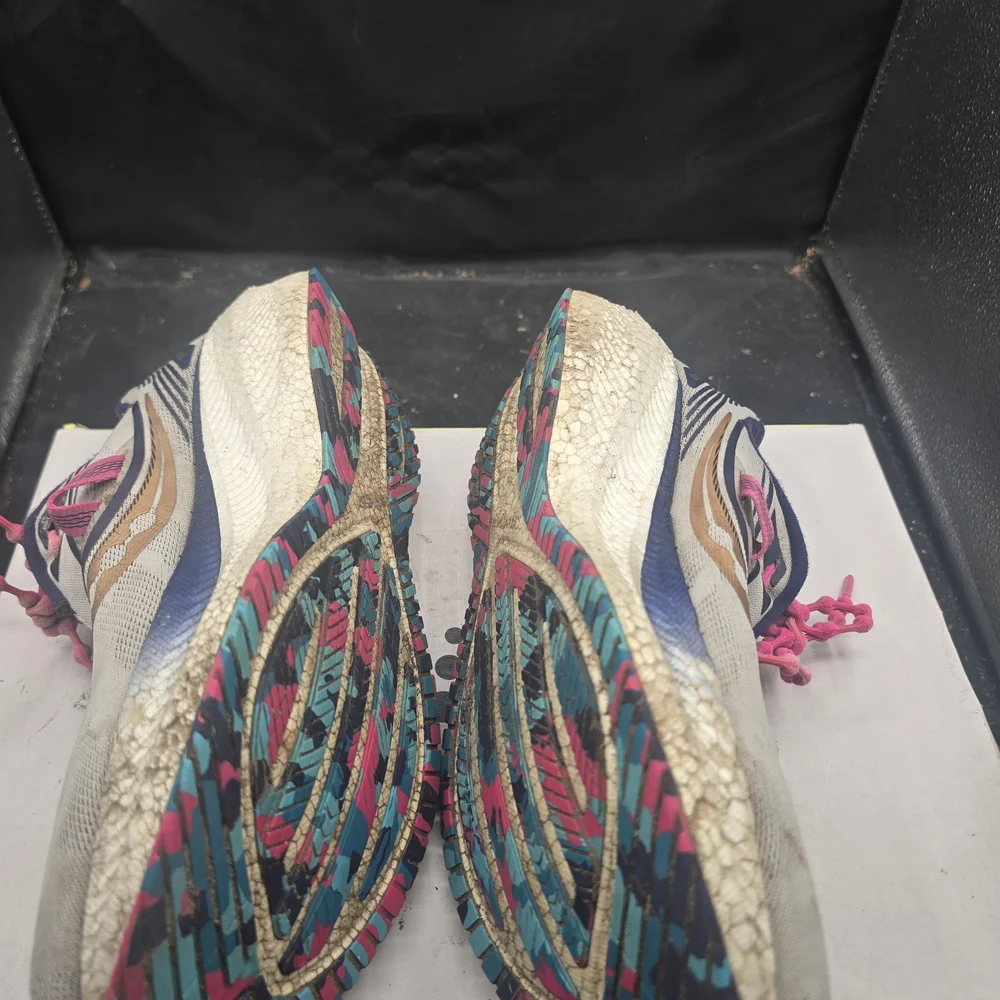 Saucony Running‎ Shoes with Pink and Gold Highlights
